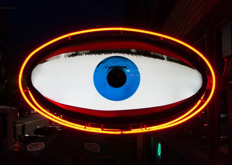 Illustration for article titled 19 Dazzling Photos Of Neon Signs